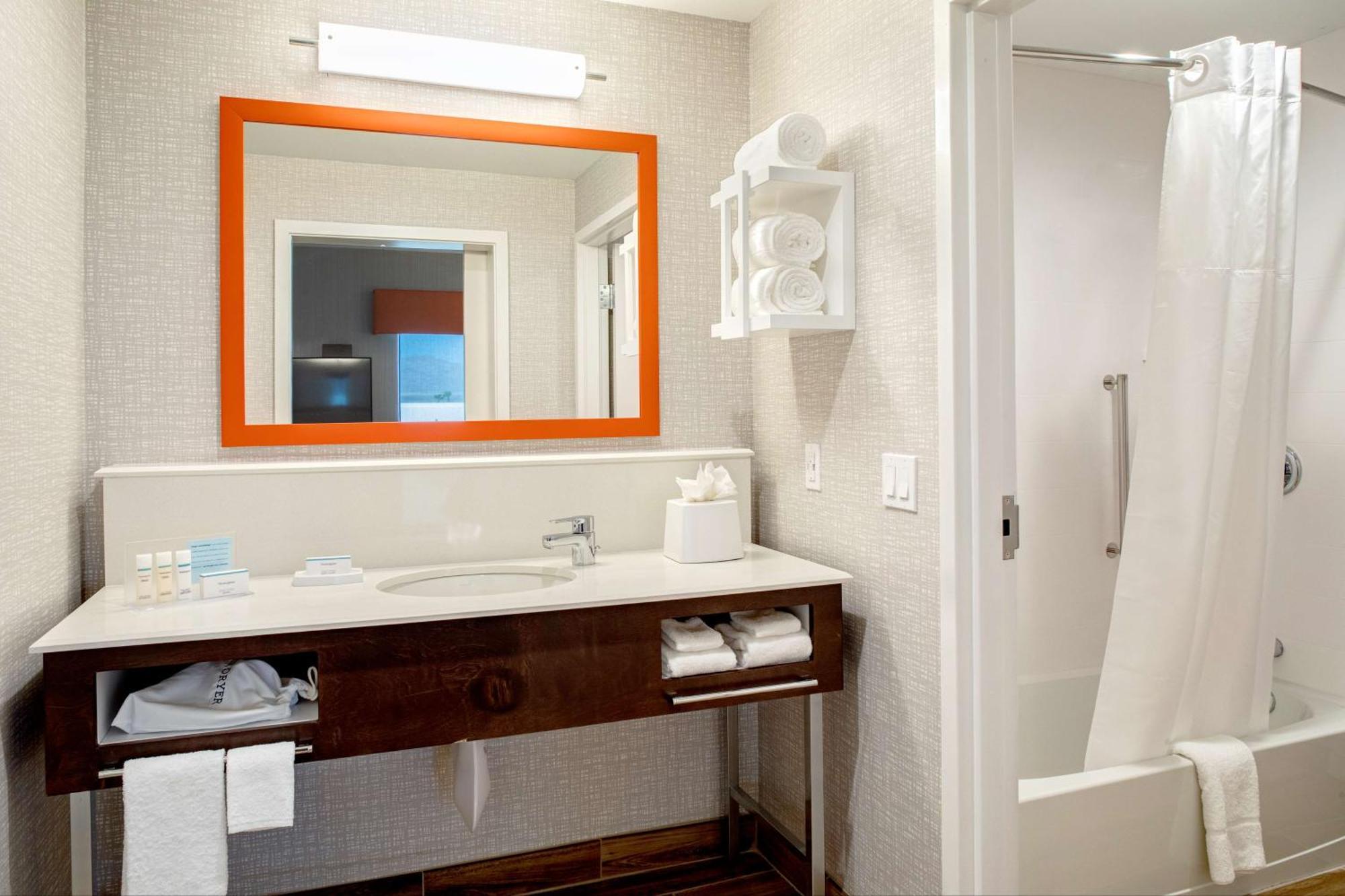 Hampton & Indio, Ca Hotel 3*